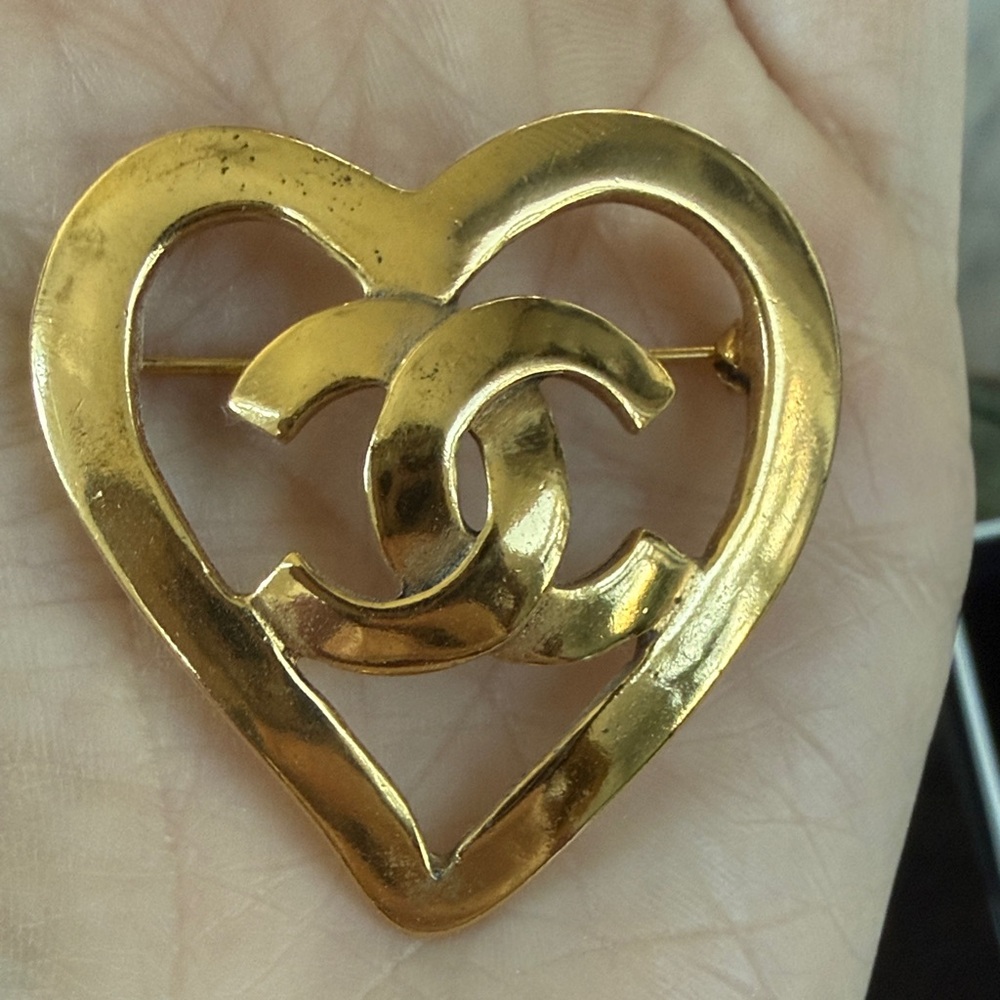 CHANEL Gold Heart-Shaped Brooch vintage, 24k gold plated